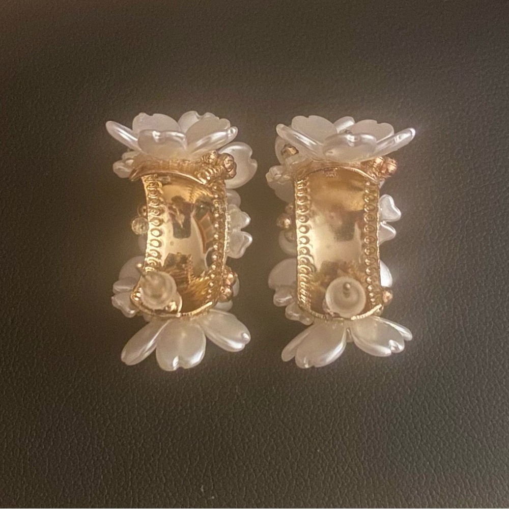 Floral White and Gold Earrings Wedding, Bridal Accessory - Picture 2 of 4